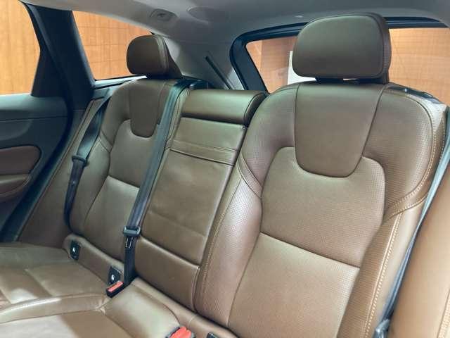 �}�b�g�u���b�N�Ƀz���C�g�̂k�h�a�d�q�`�k�`�̃��S�̌����ƊŔ��ڈ�ł��B