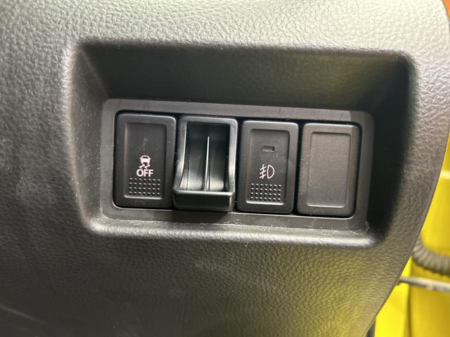 �}�b�g�u���b�N�Ƀz���C�g�̂k�h�a�d�q�`�k�`�̃��S�̌����ƊŔ��ڈ�ł��B