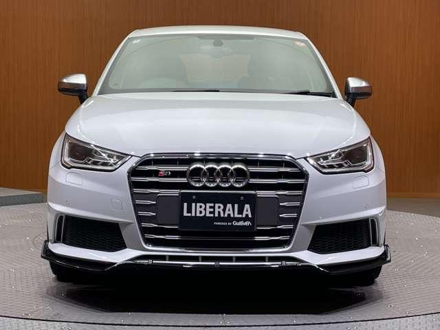 �}�b�g�u���b�N�Ƀz���C�g�̂k�h�a�d�q�`�k�`�̃��S�̌����ƊŔ��ڈ�ł��B