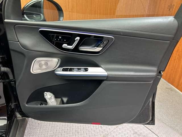 �}�b�g�u���b�N�Ƀz���C�g�̂k�h�a�d�q�`�k�`�̃��S�̌����ƊŔ��ڈ�ł��B