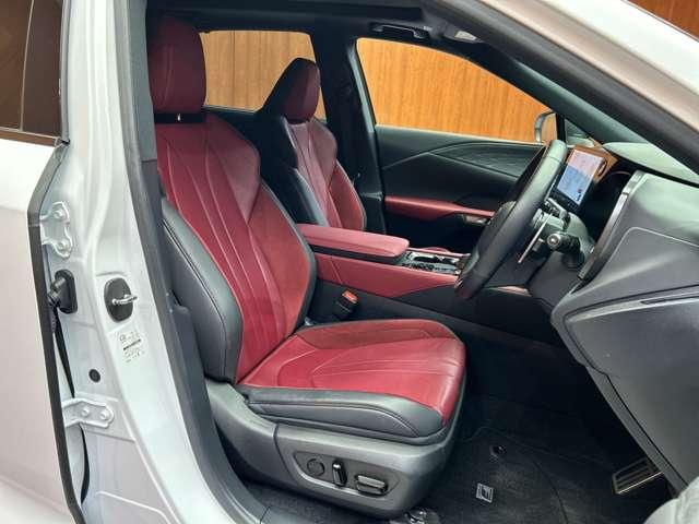 ＲＸ ＲＸ５００ｈ　Ｆスポーツパフォーマンス　パノラマＳＲ　赤半革シート　ベンチレーション　シートヒーター　ＡＣＣ　１４インチ純正ナビ　３６０°ＨＵＤ　デジタルインナーミラー　ステアリングヒーター　電動リアゲート　２１インチ純正ＡＷ　ドラレコ（6枚目）