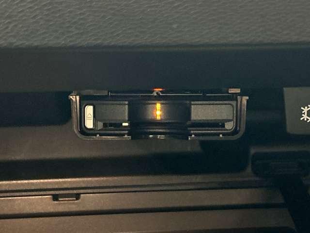 ＸＣ４０ Ｔ４　ＡＷＤ　Ｒデザイン　ＡＣＣ　半革シート　ナビ　ＴＶ　ＣａｒＰｌａｙ　３６０°カメラ　電動シート　シートヒーター　電動リアゲート　ＬＥＤライト　パークアシスト　衝突軽減Ｂ　ＢＳＭ　ＬＫＡ　ドラレコ　ＥＴＣ（34枚目）