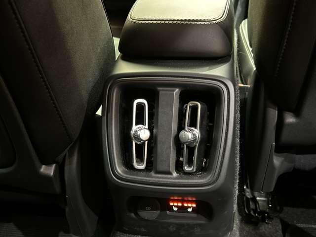 ＸＣ４０ Ｔ４　ＡＷＤ　Ｒデザイン　ＡＣＣ　半革シート　ナビ　ＴＶ　ＣａｒＰｌａｙ　３６０°カメラ　電動シート　シートヒーター　電動リアゲート　ＬＥＤライト　パークアシスト　衝突軽減Ｂ　ＢＳＭ　ＬＫＡ　ドラレコ　ＥＴＣ（36枚目）