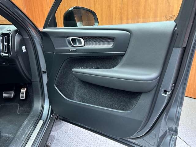 ＸＣ４０ Ｔ４　ＡＷＤ　Ｒデザイン　ＡＣＣ　半革シート　ナビ　ＴＶ　ＣａｒＰｌａｙ　３６０°カメラ　電動シート　シートヒーター　電動リアゲート　ＬＥＤライト　パークアシスト　衝突軽減Ｂ　ＢＳＭ　ＬＫＡ　ドラレコ　ＥＴＣ（41枚目）