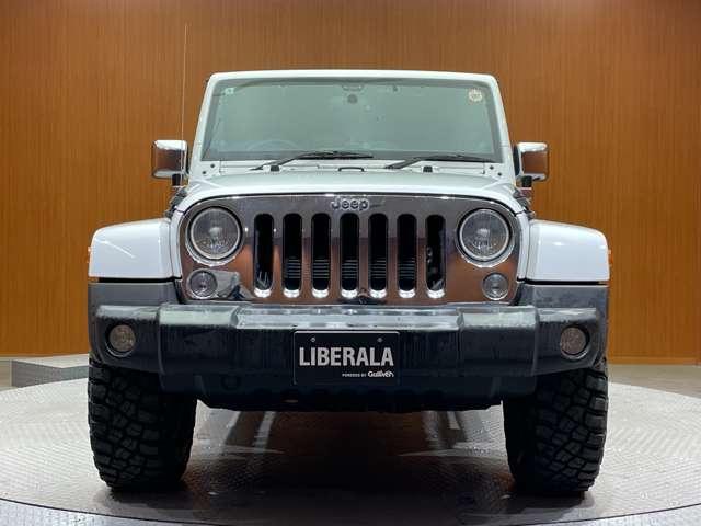 �}�b�g�u���b�N�Ƀz���C�g�̂k�h�a�d�q�`�k�`�̃��S�̌����ƊŔ��ڈ�ł��B