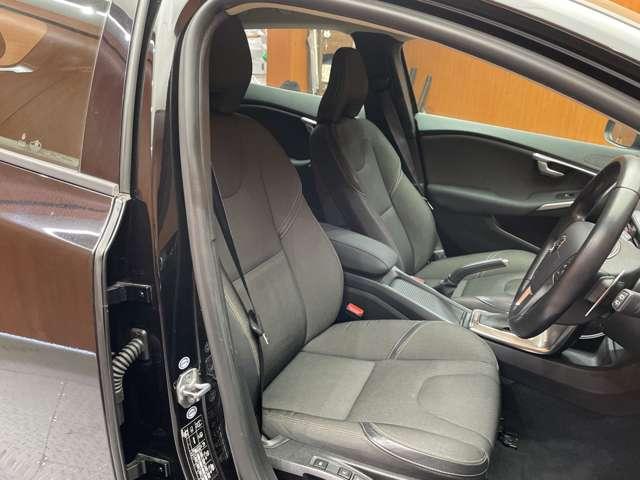 V40 D4 モメンタム ACC BLIS 純正ナビ フルセグTV Bluetooth バックカメラ リアPDC メモリーパワーシート LEDヘッドライト オートライト レーンアシスト 純正17インチAW ETC(6枚目)