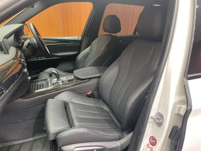 �}�b�g�u���b�N�Ƀz���C�g�̂k�h�a�d�q�`�k�`�̃��S�̌����ƊŔ��ڈ�ł��B