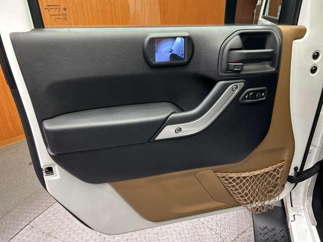 ジープ・ラングラーアンリミテッド サハラ　ワンオーナー　社外フロントバンパー　ナビ　サイドカメラ　クルーズコントロール　キーレス　デジタルインナーミラー　ＥＴＣ　ヒルディセントコントロール　フロントフォグランプ　純正１８インチＡＷ（34枚目）