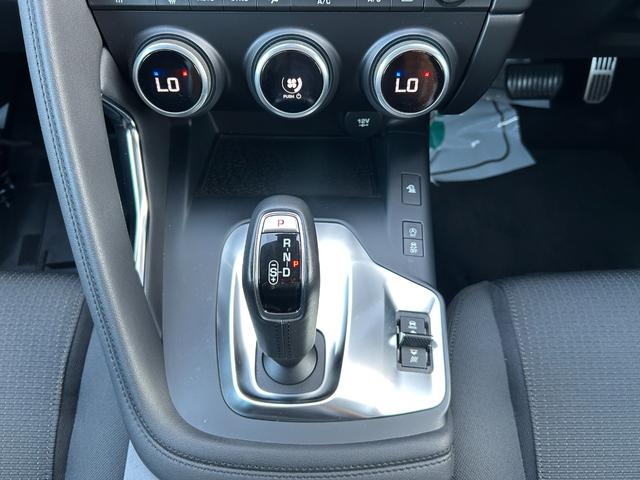 Ｅペイス ベースグレード　１８０ＰＳ　フルセグテレビ　Ｂｌｕｅｔｏｏｔｈ　ＣａｒＰｌａｙ　アダプティブクルーズコントロール　全方位カメラ　純正フロアマット　純正１７インチアルミホイール　純正ナヒ゛　ＬＥＤライト　ＡＢＳ（24枚目）