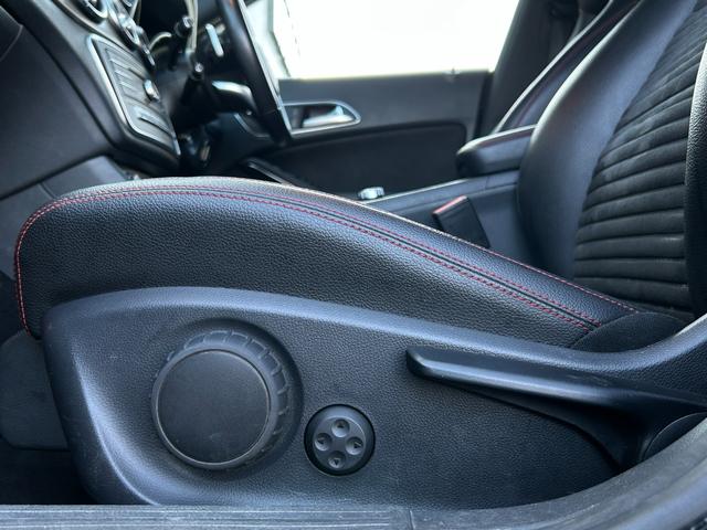 ＣＬＡクラス シューティングブレーク ＣＬＡ１８０　シューティングブレーク　スポーツ　純正ＨＤＤナビ　バックカメラ　アクティブクルーズコントロール　パワーバックドア　ＢＳＭ　衝突軽減　ＥＴＣ　純正ＬＥＤヘッドライト　純正フロアマット　シートヒーター　　ハーフレザーシート　純正１８ＡＷ（40枚目）