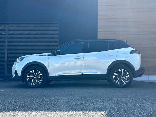 ２００８ ＧＴライン　ブラインドスポットモニター　アダプティブクルーズコントロール　純正ディスプレイオーディオ　ブラックハーフレザーシート　ＤＮ席シートヒーター　ＬＥＤライト　パノラミックサンルーフ（9枚目）