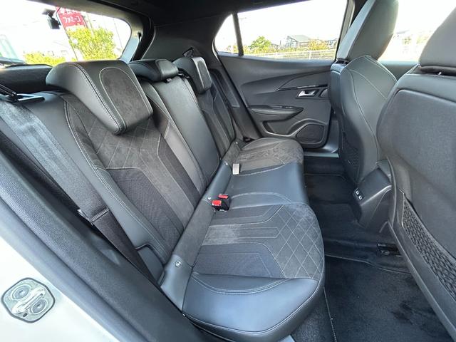 ２００８ ＧＴライン　ブラインドスポットモニター　アダプティブクルーズコントロール　純正ディスプレイオーディオ　ブラックハーフレザーシート　ＤＮ席シートヒーター　ＬＥＤライト　パノラミックサンルーフ（40枚目）