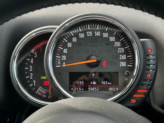 ＭＩＮＩ クーパーＤ　クロスオーバー　純正ナビ　ＡＵＸ　Ｂｌｕｅｔｏｏｔｈ　フォグライト　純正アルミホイール１７インチ　クルーズコントロール　バックカメラ　パワーバックドア　コーナーセンサー（16枚目）