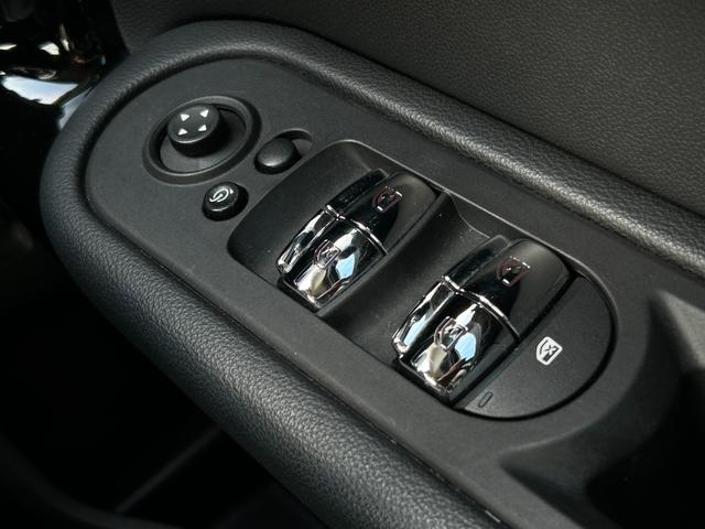 ＭＩＮＩ クーパーＤ　クロスオーバー　純正ナビ　ＡＵＸ　Ｂｌｕｅｔｏｏｔｈ　フォグライト　純正アルミホイール１７インチ　クルーズコントロール　バックカメラ　パワーバックドア　コーナーセンサー（36枚目）