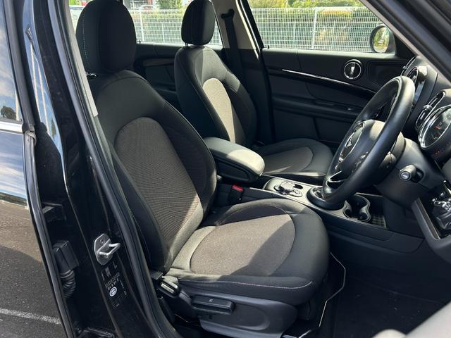 ＭＩＮＩ クーパーＤ　クロスオーバー　純正ナビ　ＡＵＸ　Ｂｌｕｅｔｏｏｔｈ　フォグライト　純正アルミホイール１７インチ　クルーズコントロール　バックカメラ　パワーバックドア　コーナーセンサー（38枚目）