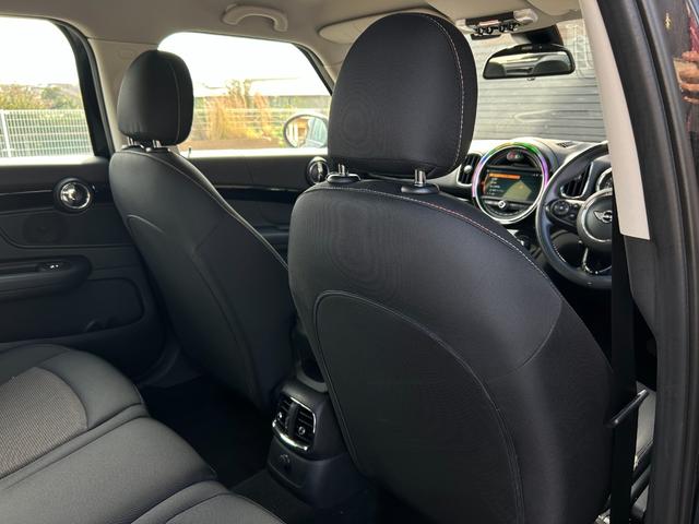 ＭＩＮＩ クーパーＤ　クロスオーバー　純正ナビ　ＡＵＸ　Ｂｌｕｅｔｏｏｔｈ　フォグライト　純正アルミホイール１７インチ　クルーズコントロール　バックカメラ　パワーバックドア　コーナーセンサー（40枚目）