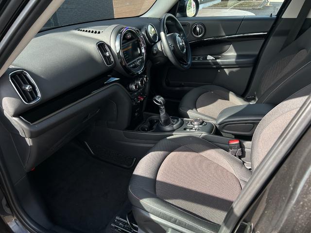 ＭＩＮＩ クーパーＤ　クロスオーバー　純正ナビ　ＡＵＸ　Ｂｌｕｅｔｏｏｔｈ　フォグライト　純正アルミホイール１７インチ　クルーズコントロール　バックカメラ　パワーバックドア　コーナーセンサー（44枚目）