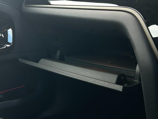 ＭＩＮＩ クーパーＤ　クロスオーバー　純正ナビ　ＡＵＸ　Ｂｌｕｅｔｏｏｔｈ　フォグライト　純正アルミホイール１７インチ　クルーズコントロール　バックカメラ　パワーバックドア　コーナーセンサー（50枚目）