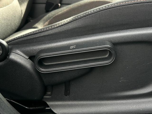 ＭＩＮＩ クーパーＤ　クロスオーバー　純正ナビ　ＡＵＸ　Ｂｌｕｅｔｏｏｔｈ　フォグライト　純正アルミホイール１７インチ　クルーズコントロール　バックカメラ　パワーバックドア　コーナーセンサー（51枚目）