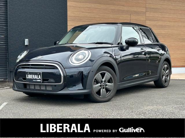 ＭＩＮＩ クーパーＤ　クラシック・トリム　ワンオーナー　バックカメラ　エニグマティックブラック　ＬＥＤヘッドライト　Ａｐｐｌｅ　Ｃａｒ　Ｐｌａｙ　純正アルミホイール１６インチ　シートヒーター　クルーズコントロール　ＵＳＢ（2枚目）
