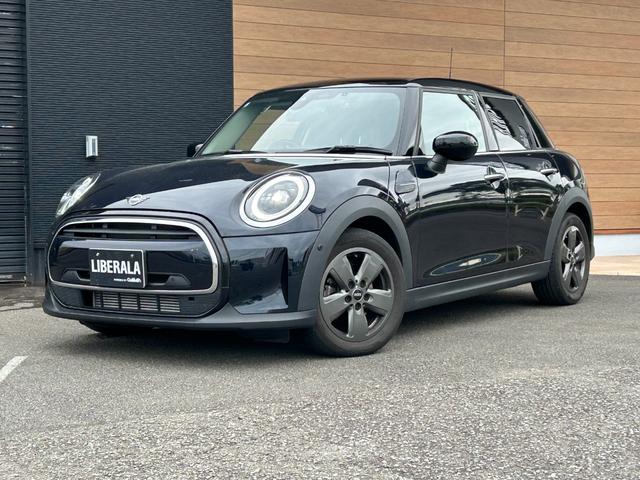 ＭＩＮＩ クーパーＤ　クラシック・トリム　ワンオーナー　バックカメラ　エニグマティックブラック　ＬＥＤヘッドライト　Ａｐｐｌｅ　Ｃａｒ　Ｐｌａｙ　純正アルミホイール１６インチ　シートヒーター　クルーズコントロール　ＵＳＢ（6枚目）