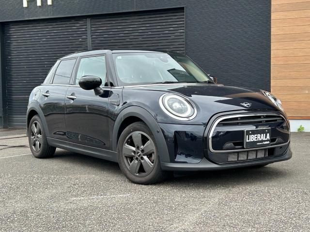 ＭＩＮＩ クーパーＤ　クラシック・トリム　ワンオーナー　バックカメラ　エニグマティックブラック　ＬＥＤヘッドライト　Ａｐｐｌｅ　Ｃａｒ　Ｐｌａｙ　純正アルミホイール１６インチ　シートヒーター　クルーズコントロール　ＵＳＢ（8枚目）