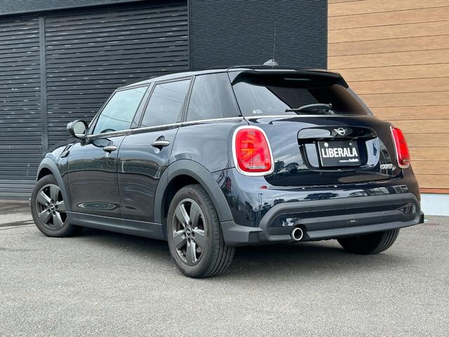 ＭＩＮＩ クーパーＤ　クラシック・トリム　ワンオーナー　バックカメラ　エニグマティックブラック　ＬＥＤヘッドライト　Ａｐｐｌｅ　Ｃａｒ　Ｐｌａｙ　純正アルミホイール１６インチ　シートヒーター　クルーズコントロール　ＵＳＢ（11枚目）
