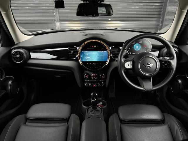 ＭＩＮＩ クーパーＤ　クラシック・トリム　ワンオーナー　バックカメラ　エニグマティックブラック　ＬＥＤヘッドライト　Ａｐｐｌｅ　Ｃａｒ　Ｐｌａｙ　純正アルミホイール１６インチ　シートヒーター　クルーズコントロール　ＵＳＢ（14枚目）