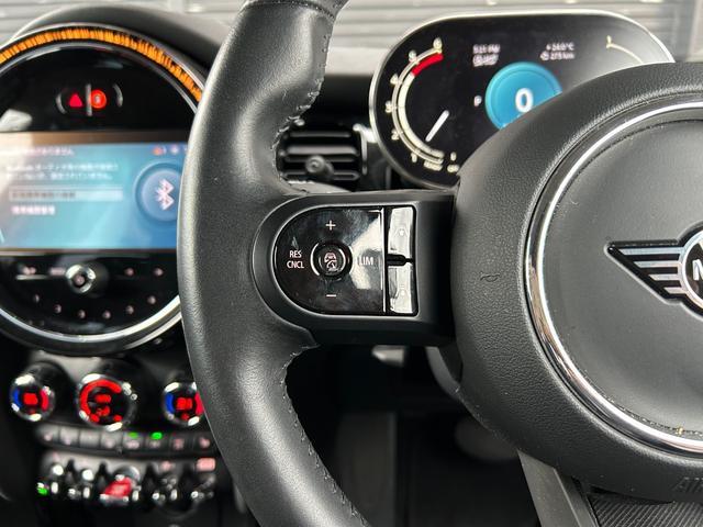 ＭＩＮＩ クーパーＤ　クラシック・トリム　ワンオーナー　バックカメラ　エニグマティックブラック　ＬＥＤヘッドライト　Ａｐｐｌｅ　Ｃａｒ　Ｐｌａｙ　純正アルミホイール１６インチ　シートヒーター　クルーズコントロール　ＵＳＢ（18枚目）