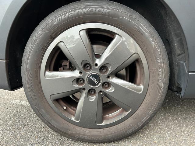 ＭＩＮＩ クーパーＤ　クラシック・トリム　ワンオーナー　バックカメラ　エニグマティックブラック　ＬＥＤヘッドライト　Ａｐｐｌｅ　Ｃａｒ　Ｐｌａｙ　純正アルミホイール１６インチ　シートヒーター　クルーズコントロール　ＵＳＢ（64枚目）