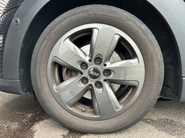 ＭＩＮＩ クーパーＤ　クラシック・トリム　ワンオーナー　バックカメラ　エニグマティックブラック　ＬＥＤヘッドライト　Ａｐｐｌｅ　Ｃａｒ　Ｐｌａｙ　純正アルミホイール１６インチ　シートヒーター　クルーズコントロール　ＵＳＢ（65枚目）