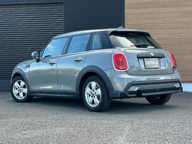 ＭＩＮＩ ワン　クラシック・トリム　純正ナビ・ＡＭ・ＦＭ　バックカメラ　ＬＥＤライト　コーナーセンサー　純正アルミホイール１５インチ　ハーフレザーシート　クルーズコントロール　ＥＴＣ　ＵＳＢ　スマートキー（13枚目）