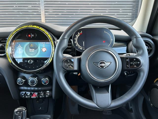 ＭＩＮＩ ワン　クラシック・トリム　純正ナビ・ＡＭ・ＦＭ　バックカメラ　ＬＥＤライト　コーナーセンサー　純正アルミホイール１５インチ　ハーフレザーシート　クルーズコントロール　ＥＴＣ　ＵＳＢ　スマートキー（16枚目）