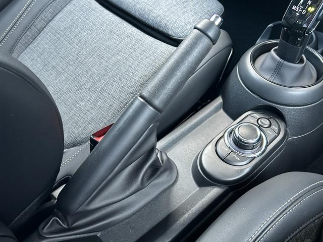 ＭＩＮＩ ワン　クラシック・トリム　純正ナビ・ＡＭ・ＦＭ　バックカメラ　ＬＥＤライト　コーナーセンサー　純正アルミホイール１５インチ　ハーフレザーシート　クルーズコントロール　ＥＴＣ　ＵＳＢ　スマートキー（28枚目）