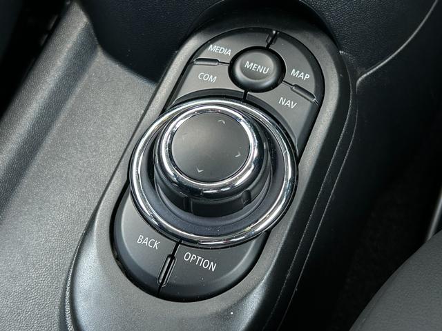 ＭＩＮＩ ワン　クラシック・トリム　純正ナビ・ＡＭ・ＦＭ　バックカメラ　ＬＥＤライト　コーナーセンサー　純正アルミホイール１５インチ　ハーフレザーシート　クルーズコントロール　ＥＴＣ　ＵＳＢ　スマートキー（30枚目）