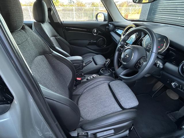 ＭＩＮＩ ワン　クラシック・トリム　純正ナビ・ＡＭ・ＦＭ　バックカメラ　ＬＥＤライト　コーナーセンサー　純正アルミホイール１５インチ　ハーフレザーシート　クルーズコントロール　ＥＴＣ　ＵＳＢ　スマートキー（46枚目）