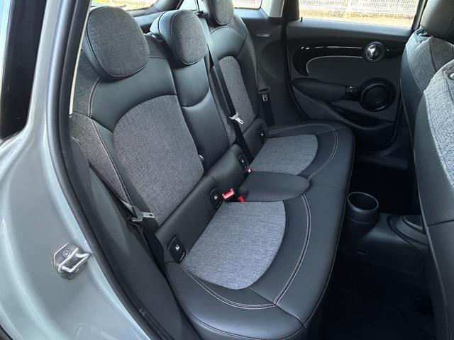 ＭＩＮＩ ワン　クラシック・トリム　純正ナビ・ＡＭ・ＦＭ　バックカメラ　ＬＥＤライト　コーナーセンサー　純正アルミホイール１５インチ　ハーフレザーシート　クルーズコントロール　ＥＴＣ　ＵＳＢ　スマートキー（51枚目）