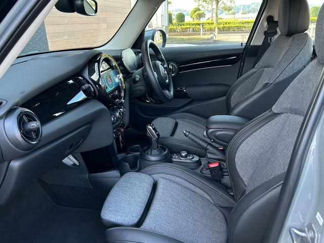 ＭＩＮＩ ワン　クラシック・トリム　純正ナビ・ＡＭ・ＦＭ　バックカメラ　ＬＥＤライト　コーナーセンサー　純正アルミホイール１５インチ　ハーフレザーシート　クルーズコントロール　ＥＴＣ　ＵＳＢ　スマートキー（52枚目）