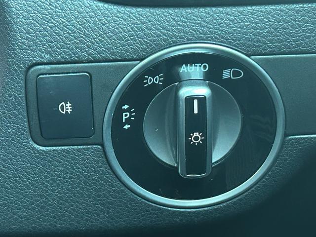 Ａクラス Ａ１８０　スポーツ　純正ナビ　ＣＤ　ＤＶＤ　ＴＶ　Ｂｌｕｅｔｏｏｔｈ　バックカメラ　コーナーセンサー　ＵＳＢ　ＥＴＣ　ハーフレザーシート　シートヒーター　純正フロアマット　純正アルミホイール１８　ＬＥＤ（50枚目）