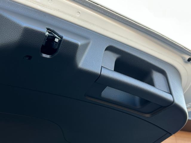 Ａクラス Ａ１８０　スポーツ　純正ナビ　ＣＤ　ＤＶＤ　ＴＶ　Ｂｌｕｅｔｏｏｔｈ　バックカメラ　コーナーセンサー　ＵＳＢ　ＥＴＣ　ハーフレザーシート　シートヒーター　純正フロアマット　純正アルミホイール１８　ＬＥＤ（56枚目）