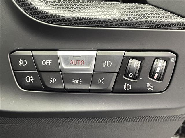 １１８ｄ　プレイ　エディションジョイ＋　純正ＨＤＤナビ　Ｂｌｕｅｔｏｏｔｈ　バックカメラ　ワイヤレス充電　ミラー一体型ＥＴＣ　ドライビングアシストシステム　レーダークルーズコントロール　運転席パワーシート　革巻きステアリング(10枚目)