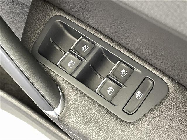 ゴルフヴァリアント ＴＤＩ　ハイライン　マイスター　純正ナビ　ディナウディオオーディオ　追従式クルーズコントロール　オートライト　オートエアコン　バックカメラ　シートヒーター　パワーシート　シートメモリ　本革シート　ＬＥＤヘッドライト　アイドリングＳ（18枚目）