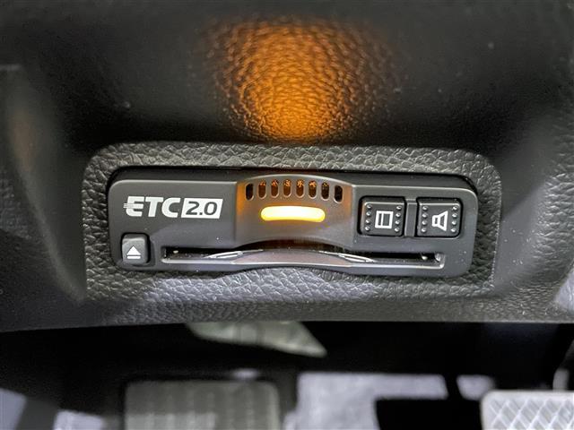 ヴェゼル ｅ：ＨＥＶ　Ｚ　登録済未使用車　ホンダセンシング　純正ナビ　フルセグ　ＢＴ　バックカメラ　ＬＥＤオートライト　ＢＳＭ　ＥＴＣ２．０　シートヒーター　ハンドルヒーター　置くだけ充電　クリアランスソナー　パドルシフト（2枚目）