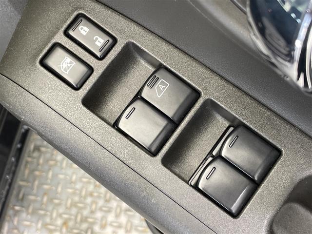 キューブ １５Ｘ　Ｖセレクション　ナビ　ＣＤ　ＴＶ　ＳＤ　ビルトインＥＴＣ　禁煙車　オートライト　フォグランプ　スマートキー　プッシュスタート　電動格納ミラー　１６インチアルミホイール　フロアマット　スペアキー　オートエアコン（14枚目）