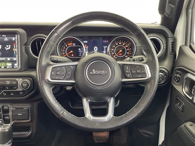 ジープ・ラングラーアンリミテッド サハラ　ワンオーナー　純正ナビ　フルセグＴＶ　Ｂｌｕｅｔｏｏｔｈ　禁煙車　ＥＴＣ　ステアリングヒーター　オートライト　ＬＥＤヘッドライト　純正アルミホイール　フロアマット　アイドリングストップ　スマートキー（8枚目）