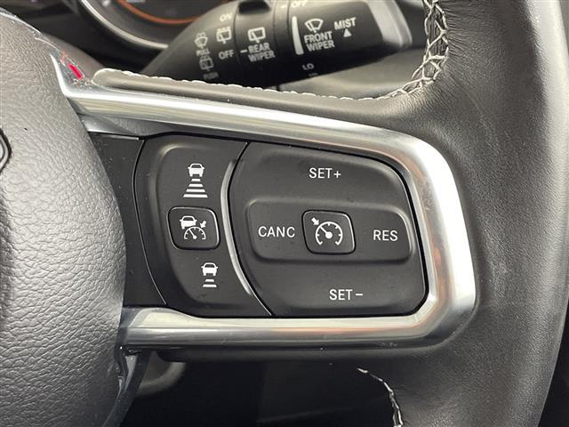 ジープ・ラングラーアンリミテッド サハラ　ワンオーナー　純正ナビ　フルセグＴＶ　Ｂｌｕｅｔｏｏｔｈ　禁煙車　ＥＴＣ　ステアリングヒーター　オートライト　ＬＥＤヘッドライト　純正アルミホイール　フロアマット　アイドリングストップ　スマートキー（10枚目）