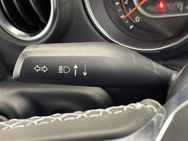 ジープ・ラングラーアンリミテッド サハラ　ワンオーナー　純正ナビ　フルセグＴＶ　Ｂｌｕｅｔｏｏｔｈ　禁煙車　ＥＴＣ　ステアリングヒーター　オートライト　ＬＥＤヘッドライト　純正アルミホイール　フロアマット　アイドリングストップ　スマートキー（11枚目）
