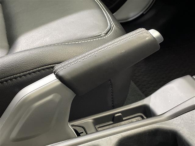 ジープ・ラングラーアンリミテッド サハラ　ワンオーナー　純正ナビ　フルセグＴＶ　Ｂｌｕｅｔｏｏｔｈ　禁煙車　ＥＴＣ　ステアリングヒーター　オートライト　ＬＥＤヘッドライト　純正アルミホイール　フロアマット　アイドリングストップ　スマートキー（18枚目）