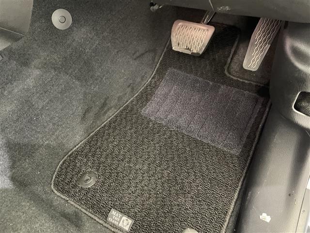 ジープ・ラングラーアンリミテッド サハラ　ワンオーナー　純正ナビ　フルセグＴＶ　Ｂｌｕｅｔｏｏｔｈ　禁煙車　ＥＴＣ　ステアリングヒーター　オートライト　ＬＥＤヘッドライト　純正アルミホイール　フロアマット　アイドリングストップ　スマートキー（29枚目）