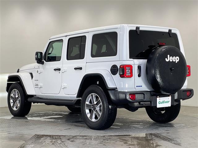 ジープ・ラングラーアンリミテッド サハラ　ワンオーナー　純正ナビ　フルセグＴＶ　Ｂｌｕｅｔｏｏｔｈ　禁煙車　ＥＴＣ　ステアリングヒーター　オートライト　ＬＥＤヘッドライト　純正アルミホイール　フロアマット　アイドリングストップ　スマートキー（43枚目）
